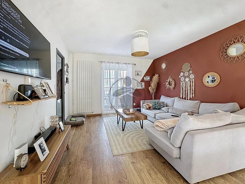 Maison - 96 m² - 5 pièces