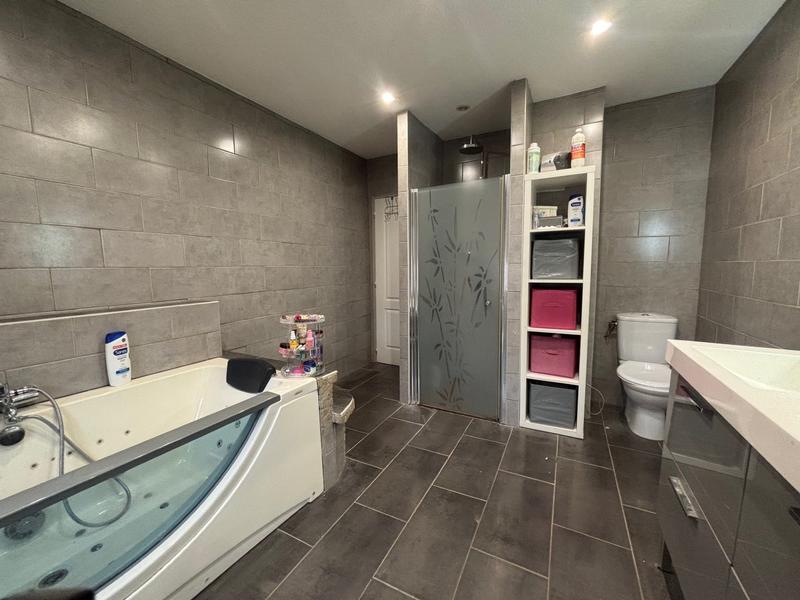 Maison - 201 m² - 5 pièces