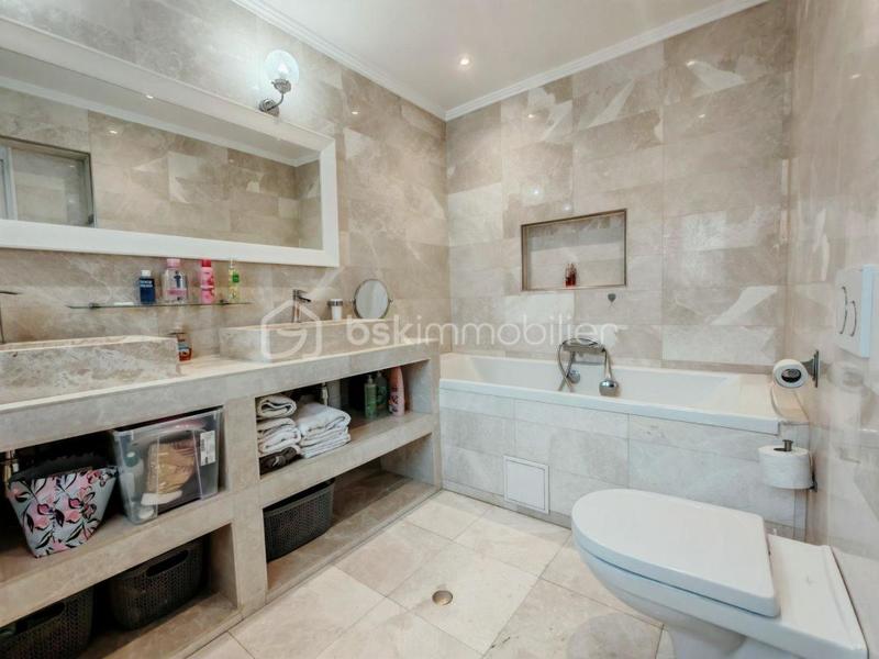 Maison - 167 m² - 6 pièces