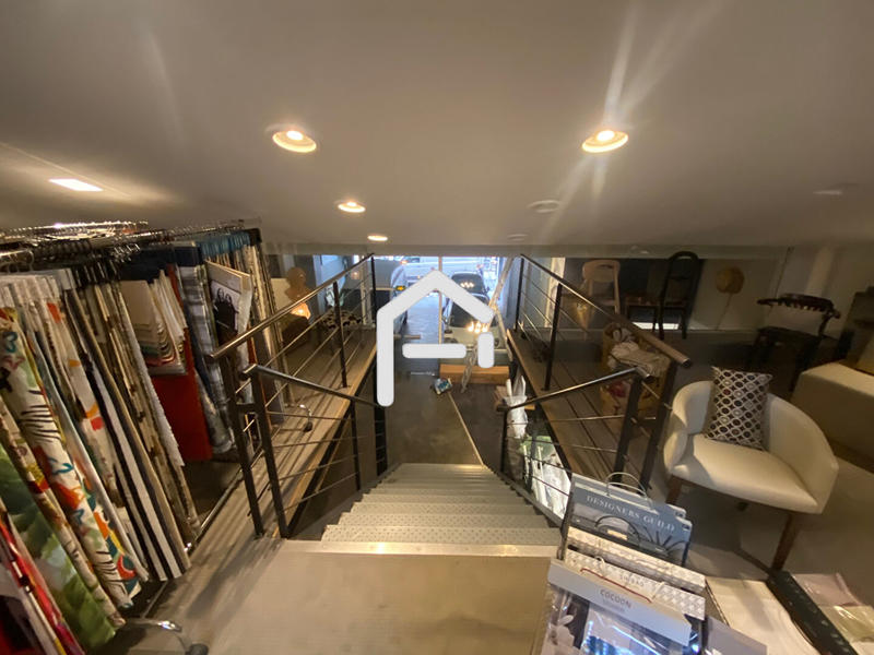 Local d'activité / Entrepôt - 390 m²