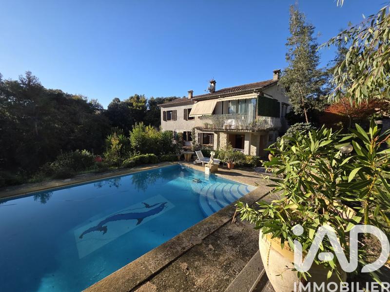 Maison - 330 m² - 9 pièces