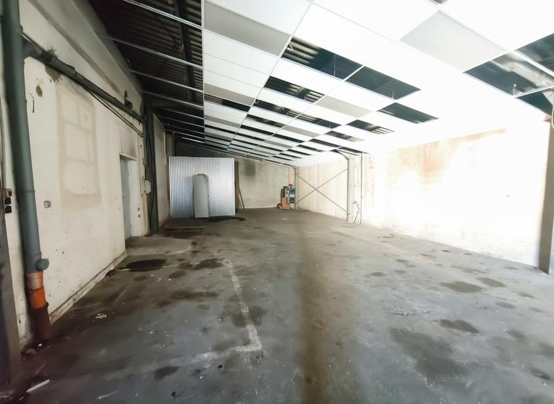 Entrepôt - 240 m²