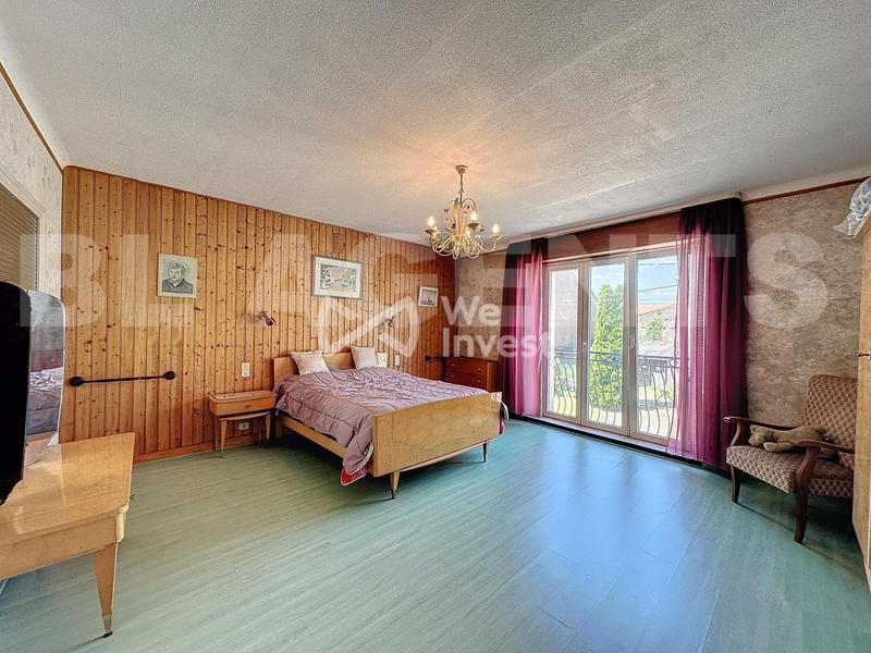 Maison - 284 m² - 13 pièces