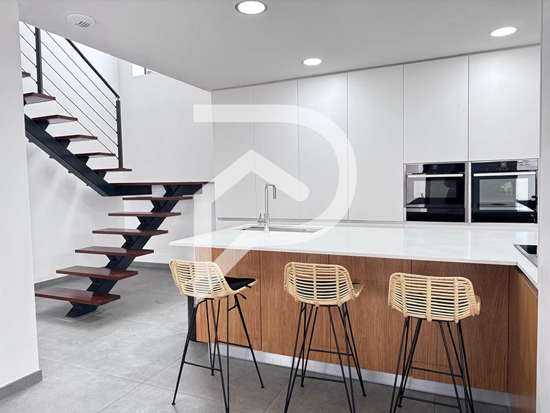 Maison - 183 m² - 6 pièces