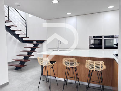 Maison - 183 m² - 6 pièces