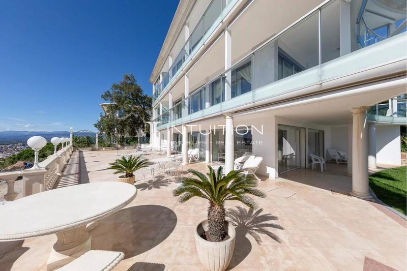 Villa - 320 m² - 6 pièces