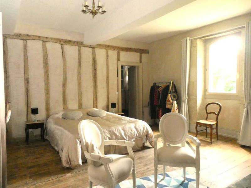 Maison en pierre - 253 m² - 10 pièces