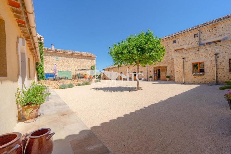 Propriété - 537 m² - 12 pièces