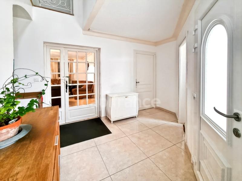 Maison - 272 m² - 10 pièces