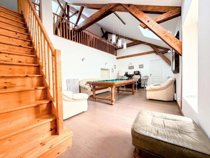 Maison - 289 m² - 12 pièces