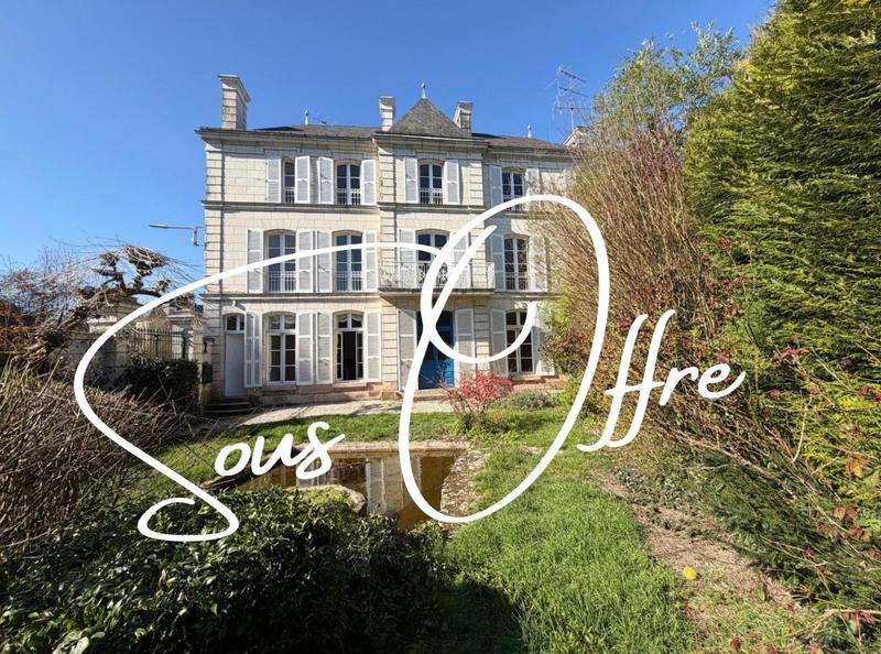 Maison - 262 m² - 9 pièces