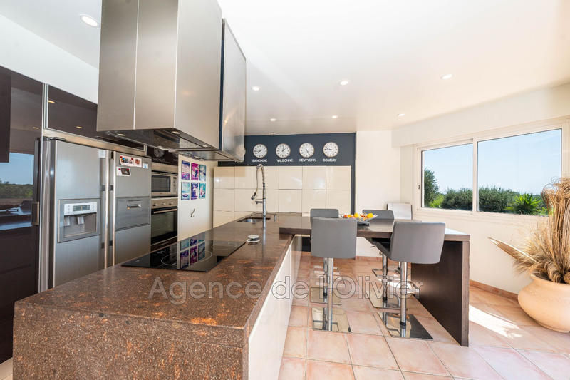 Maison - 227 m² - 7 pièces