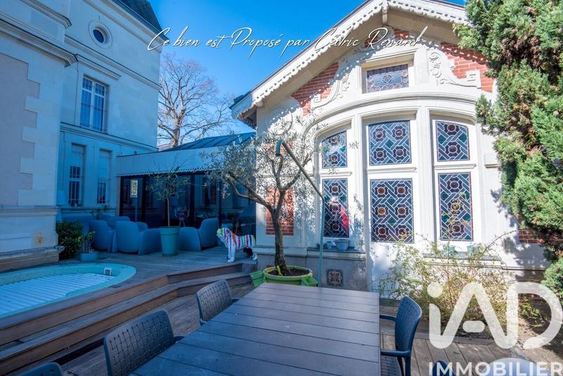 Maison - 225 m² - 10 pièces