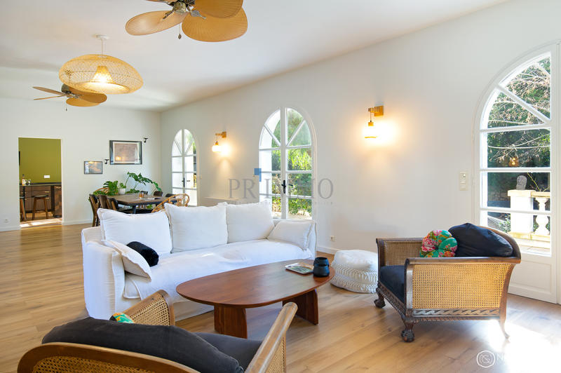 Villa - 273 m² - 8 pièces