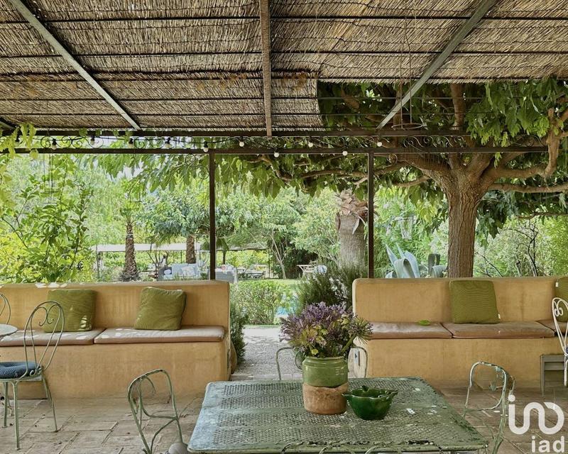 Maison - 380 m² - 11 pièces