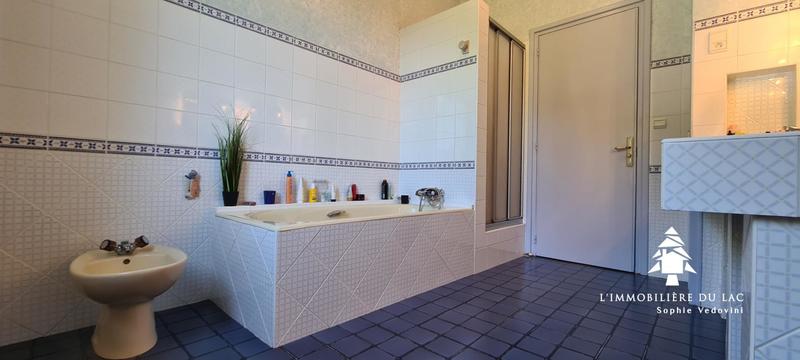 Maison - 299 m² - 14 pièces