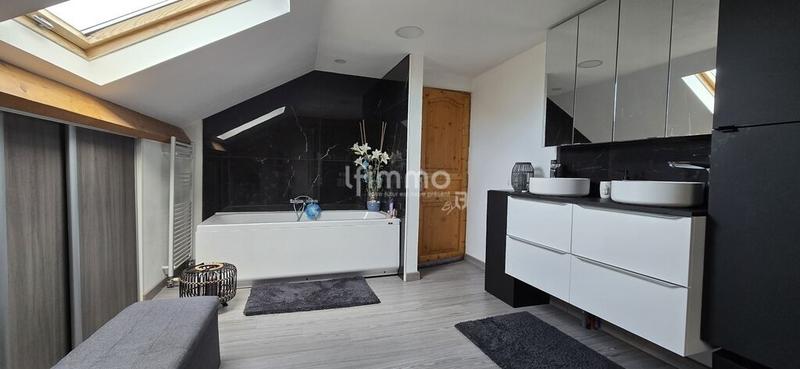 Maison - 232 m² - 6 pièces