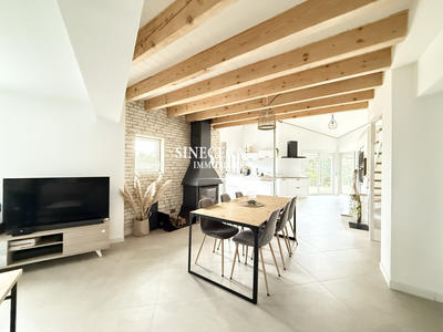 Maison - 99 m² - 5 pièces