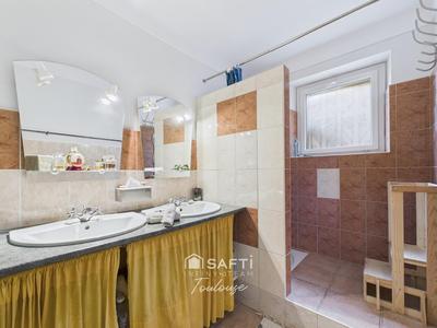 Maison - 274 m² - 8 pièces