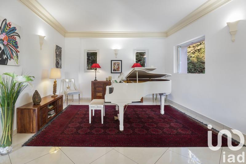 Maison - 300 m² - 8 pièces