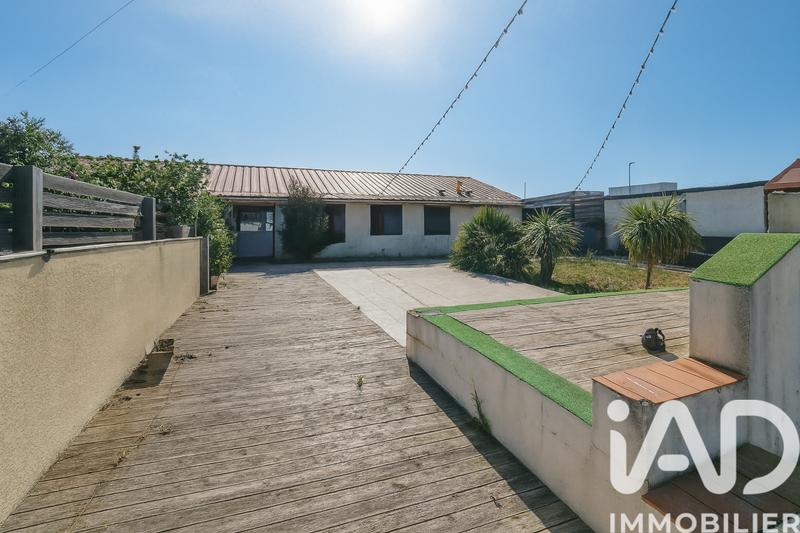 Maison - 930 m² - 4 pièces