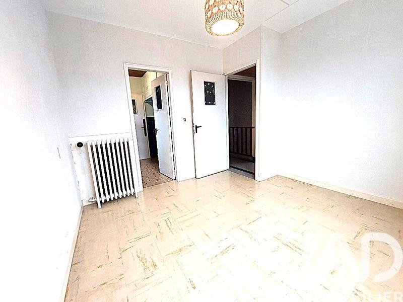 Maison - 99 m² - 5 pièces