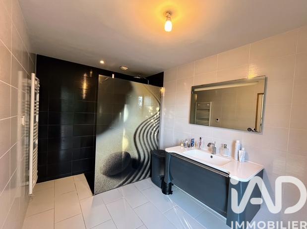 Maison - 214 m² - 5 pièces