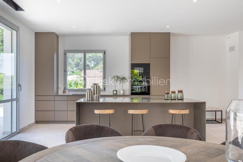 Maison - 243 m² - 6 pièces