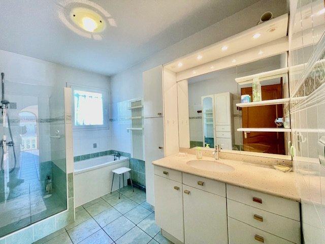 Villa - 100 m² - 3 pièces