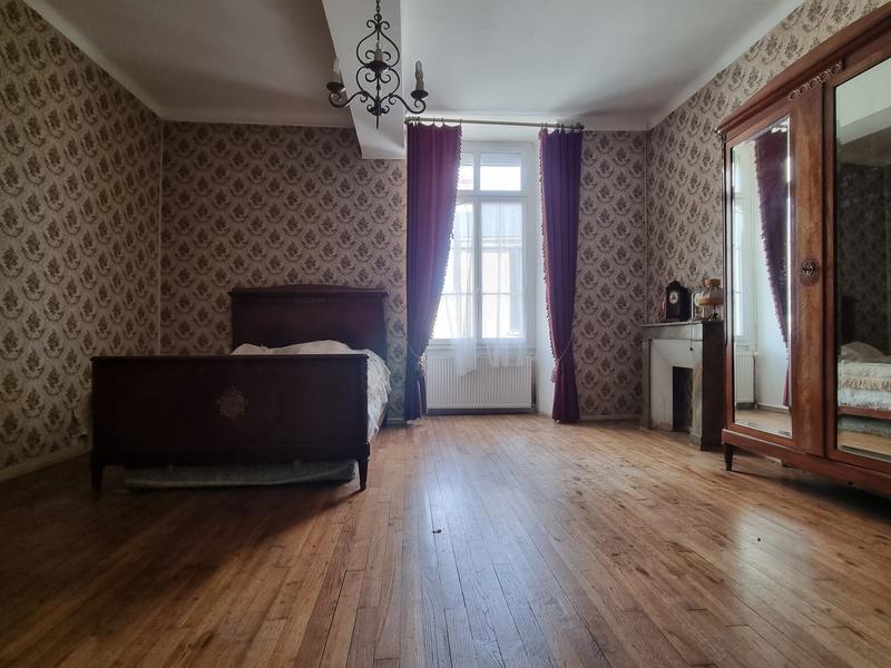 Maison ancienne - 317 m² - 11 pièces