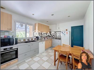 Maison - 202 m² - 8 pièces