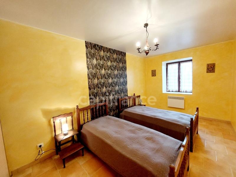 Maison - 250 m² - 10 pièces