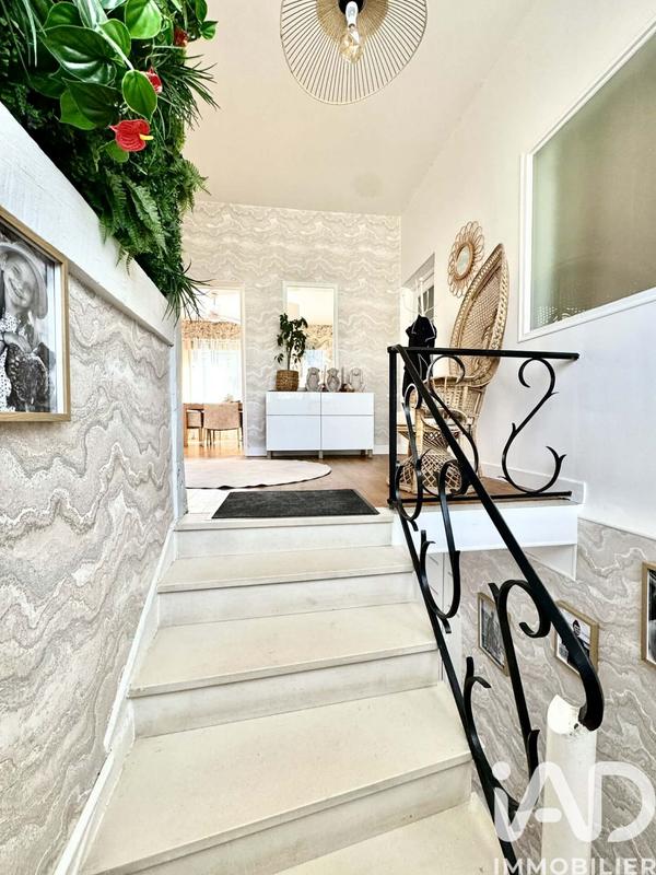 Maison - 320 m² - 10 pièces