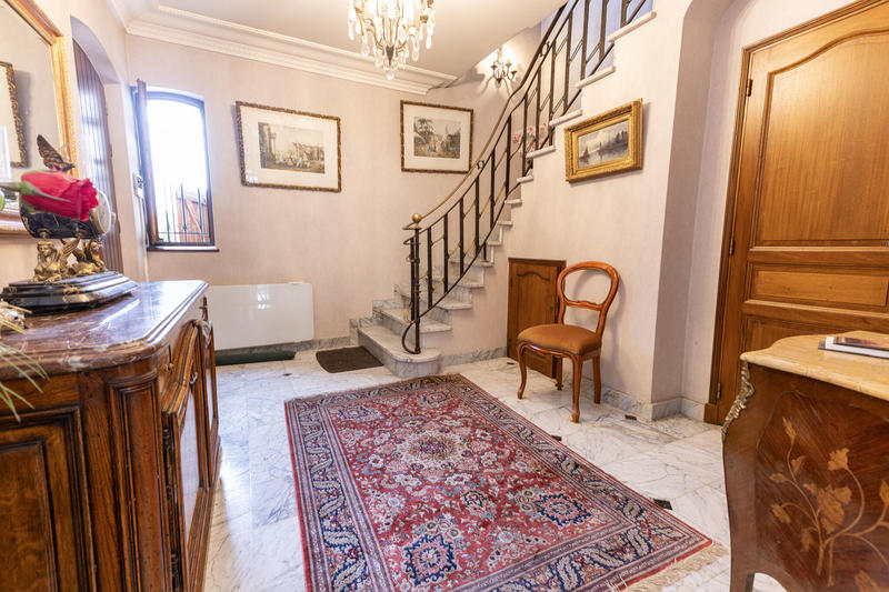 Maison - 280 m² - 7 pièces