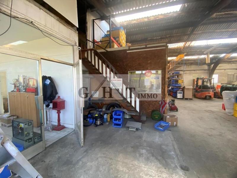 Entrepôt - 1 252 m²