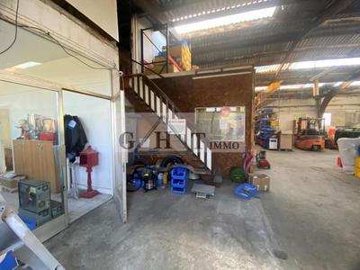 Entrepôt - 1 252 m²