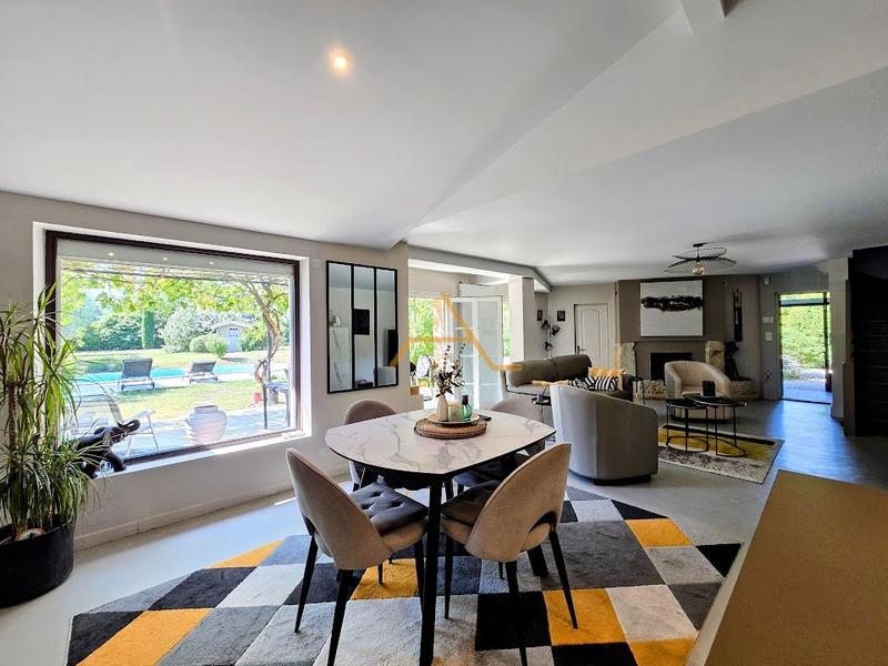 Maison en pierre - 185 m² - 7 pièces