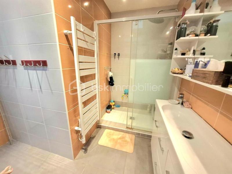 Maison - 99 m² - 5 pièces