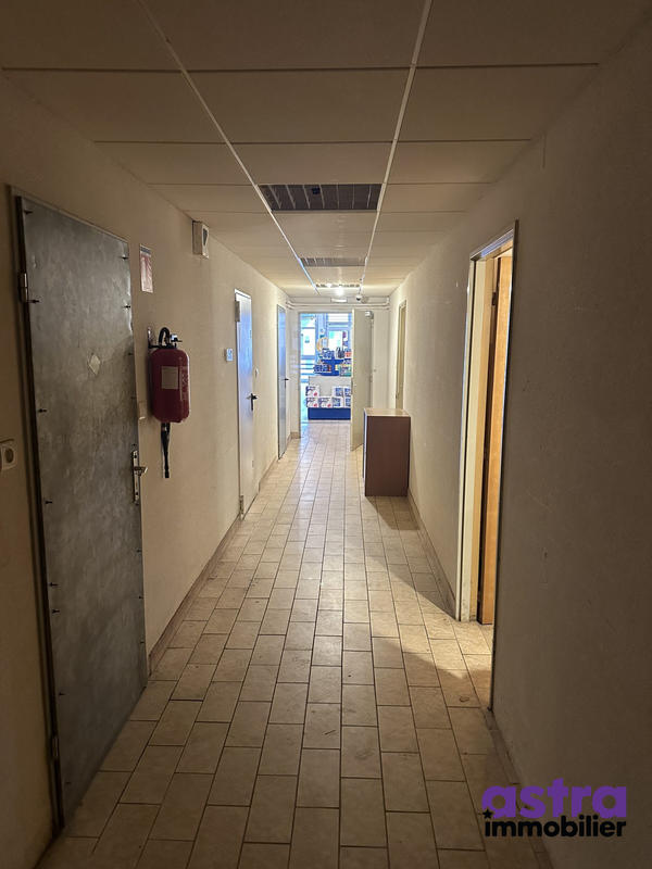 Local commercial - 480 m² - 8 pièces
