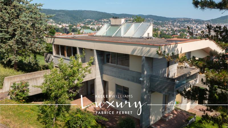 Maison d'architecte - 237 m² - 10 pièces