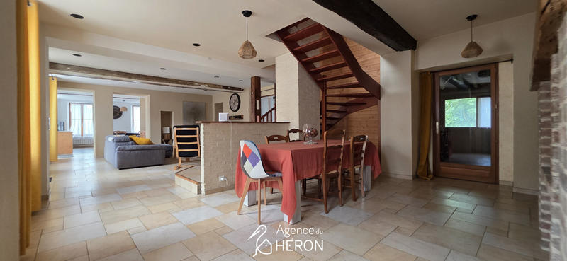 Maison - 217 m² - 6 pièces