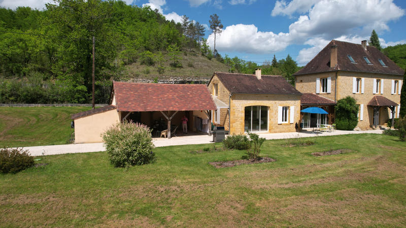 Maison - 279 m² - 9 pièces