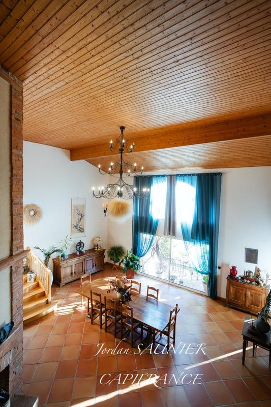 Maison traditionnelle - 372 m² - 8 pièces