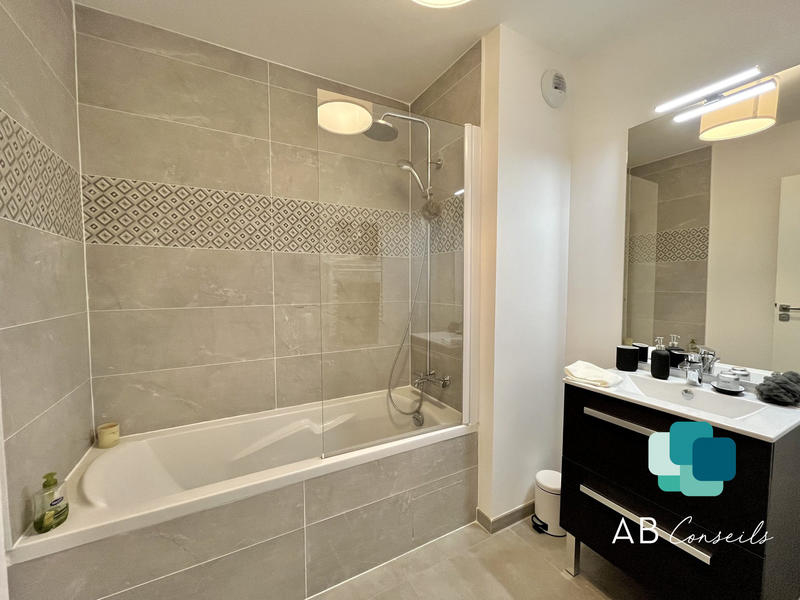 Appartement - 100 m² - 4 pièces