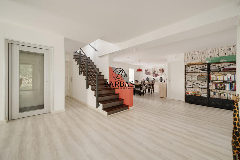 Duplex - 302 m² - 10 pièces