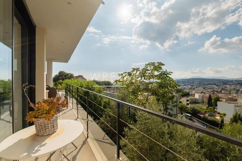 Villa - 242 m² - 6 pièces