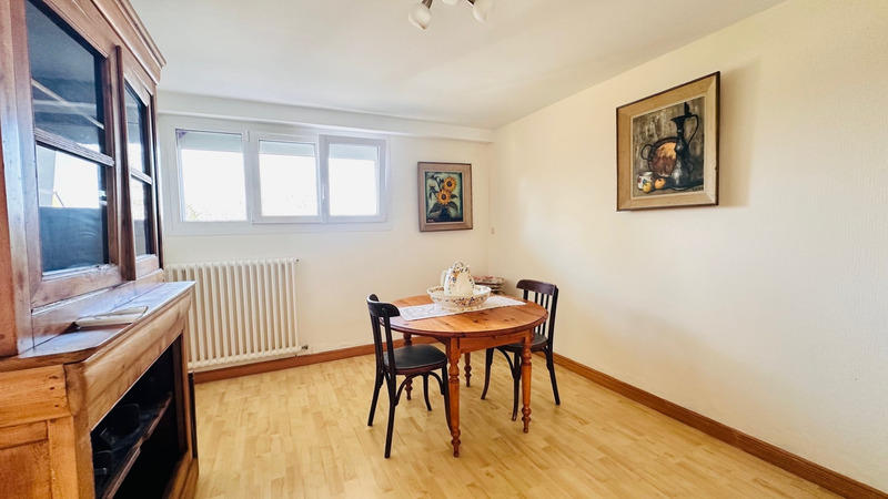 Maison - 220 m² - 11 pièces