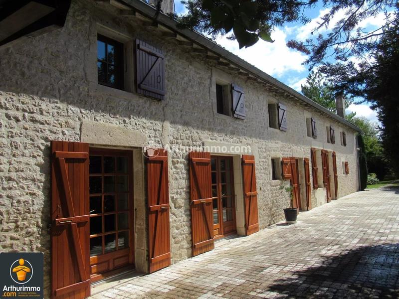 Maison - 274 m² - 8 pièces