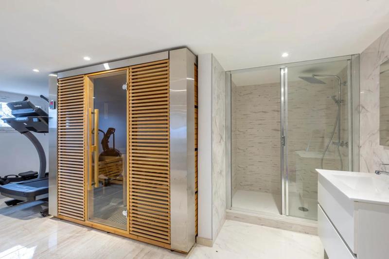 Propriété - 450 m² - 8 pièces