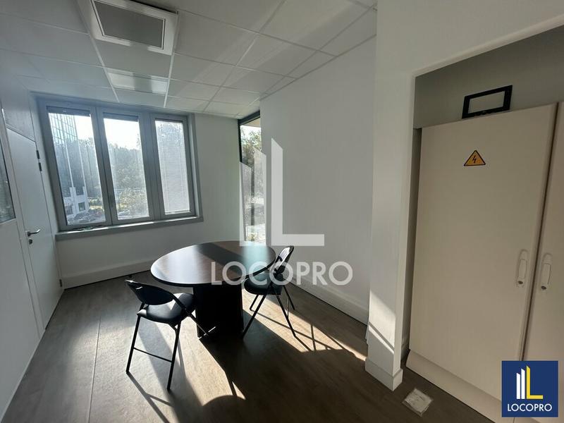 Bureau - 2 932 m²